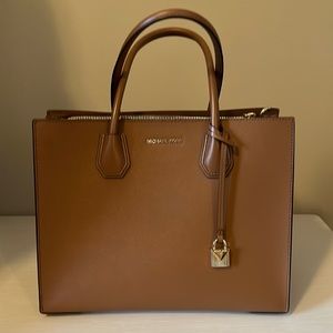 Medium tote